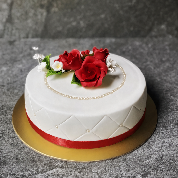 Decorated Sugee Cake in fondant