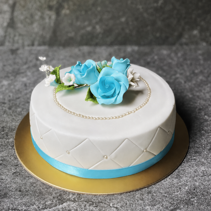 Decorated Sugee Cake in fondant