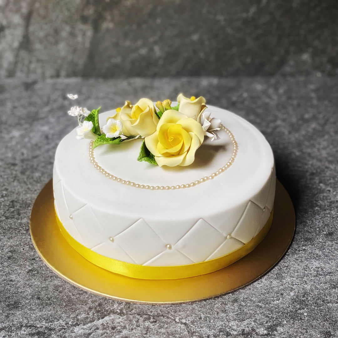 Decorated Sugee Cake in fondant